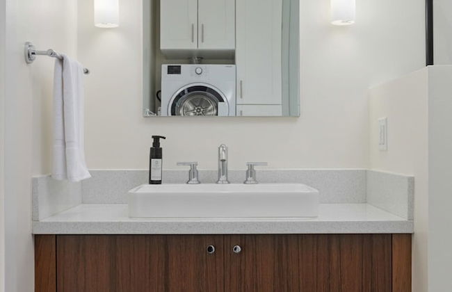 Stunning 3 Bedroom Secondary Suite N Van - Foto 34