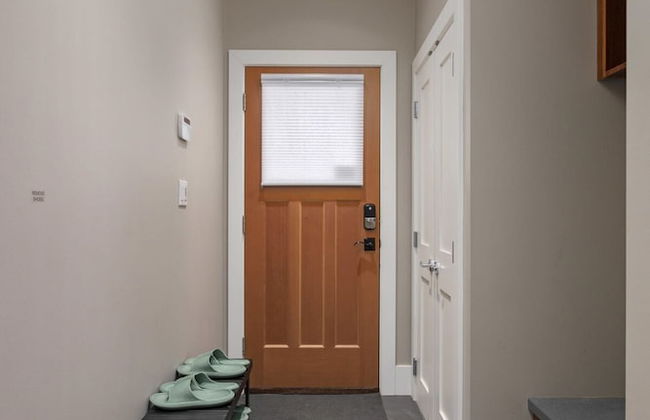 Stunning 3 Bedroom Secondary Suite N Van - Foto 21