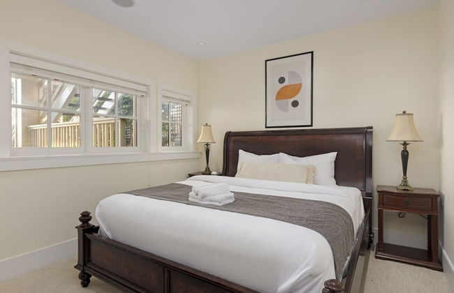 Stunning 3 Bedroom Secondary Suite N Van - Foto 35
