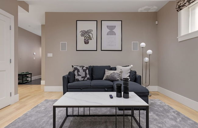 Stunning 3 Bedroom Secondary Suite N Van - Foto 9