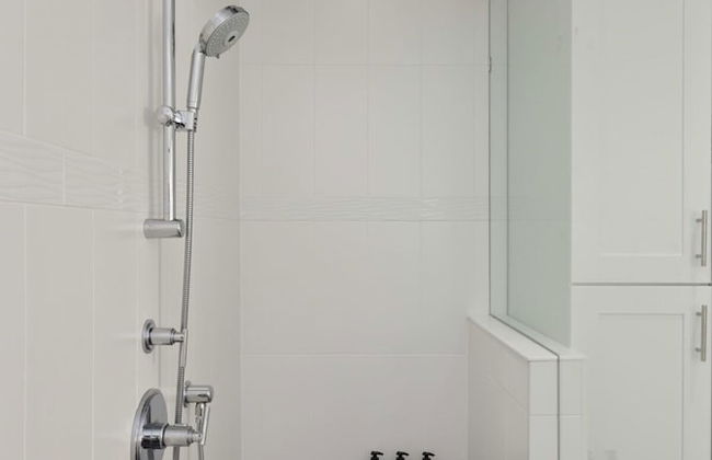 Stunning 3 Bedroom Secondary Suite N Van - Foto 33