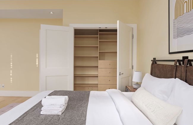 Stunning 3 Bedroom Secondary Suite N Van - Foto 28