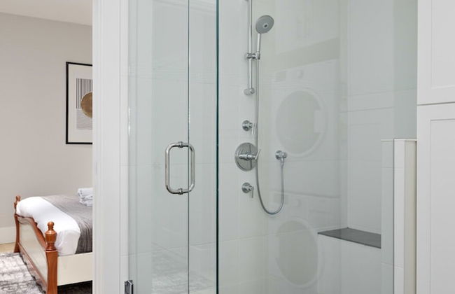 Stunning 3 Bedroom Secondary Suite N Van - Foto 44