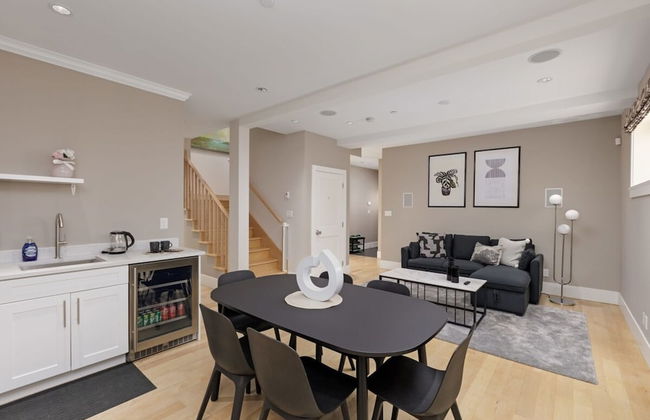 Stunning 3 Bedroom Secondary Suite N Van - Foto 1