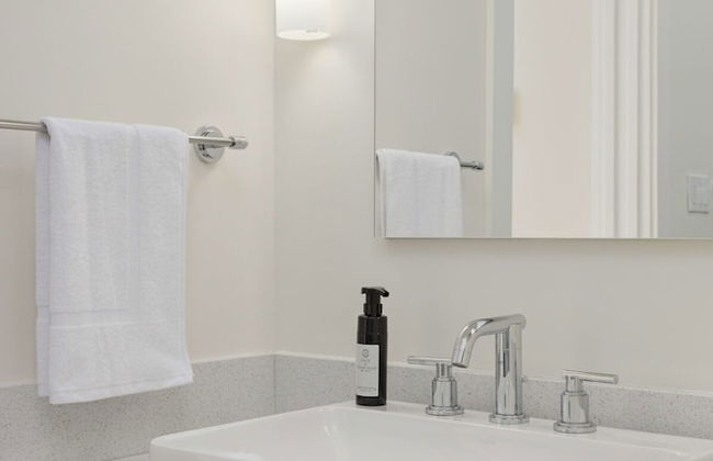 Stunning 3 Bedroom Secondary Suite N Van - Foto 32