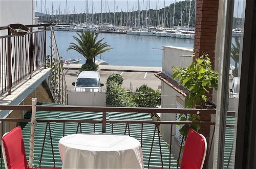 Foto 9 - Seafront apt With Balcony, sea View and Mooring