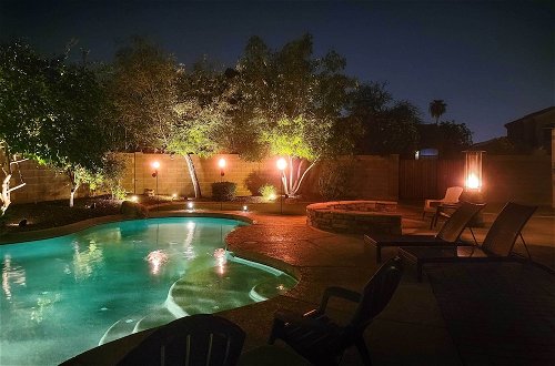Foto 9 - Comfortable Phoenix Getaway w/ Beautiful Backyard