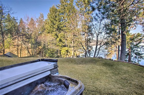 Foto 9 - Luxurious Liberty Lake Hideaway w/ Hot Tub