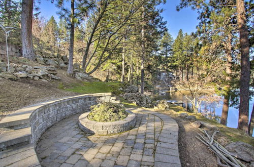 Photo 12 - Luxurious Liberty Lake Hideaway w/ Hot Tub