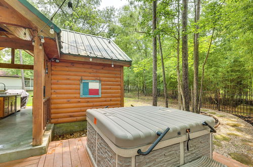 Photo 26 - 'cape Royale' Luxury Livingston Cabin w/ Hot Tub