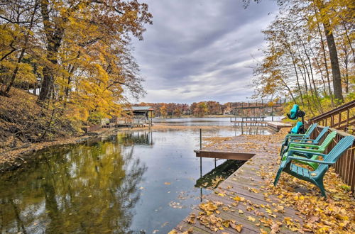 Foto 6 - Stunning Waterfront Home w/ Fireplace & Grill