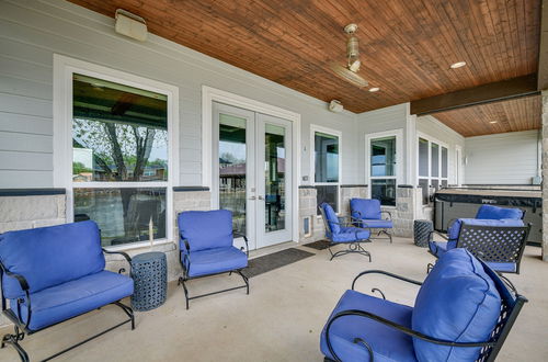 Photo 11 - Gorgeous Granbury Lake House w/ Hot Tub & Dock