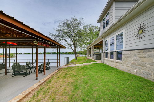 Photo 31 - Gorgeous Granbury Lake House w/ Hot Tub & Dock