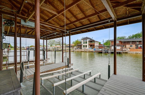 Photo 8 - Gorgeous Granbury Lake House w/ Hot Tub & Dock