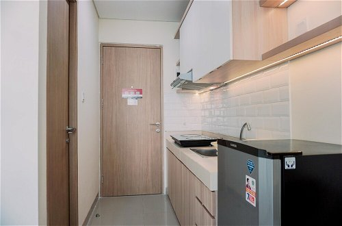 Foto 7 - Homey Living And Comfy Studio Apartment At B Residence