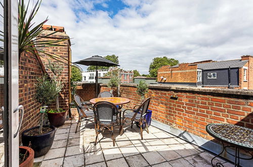 Photo 32 - Contemporary Open Plan Penthouse