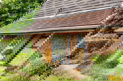 Photo 5 - Pretty Coastal Home in Bosham Close to Water