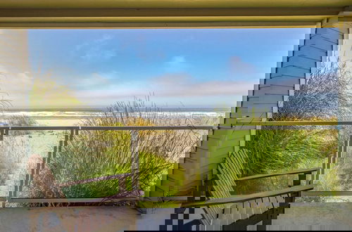 Foto 18 - Moonlight by Avantstay Modern Home w/ Views & Direct Access to Rockaway Beach