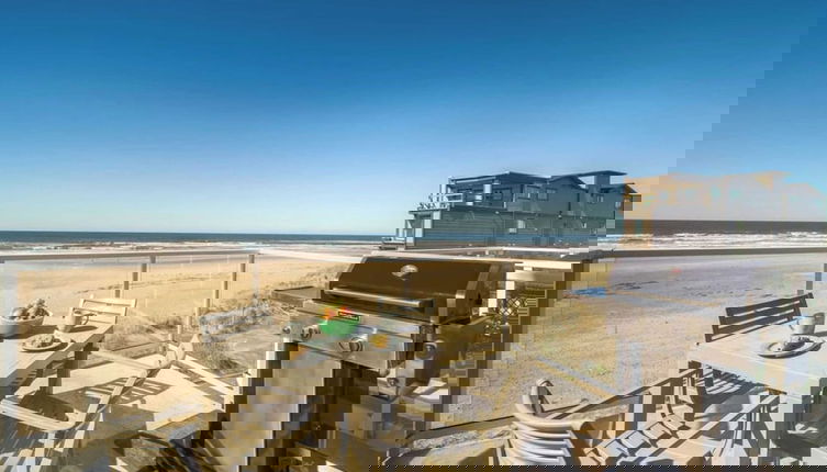 Foto 1 - Moonlight by Avantstay Modern Home w/ Views & Direct Access to Rockaway Beach