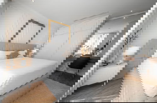 Foto 41 - The Celavie Serviced Apartment Landmark