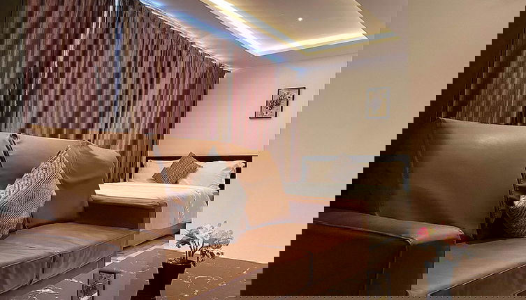 Photo 1 - Luxurious 1 Bedroom Apartment with Pool
