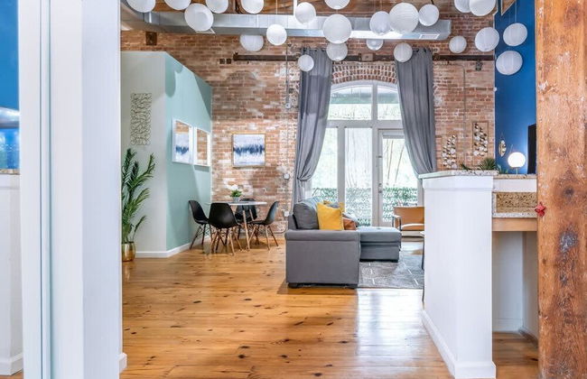 100 Year-old Historic Brick 2BR Loft Large Patio2 - Foto 21
