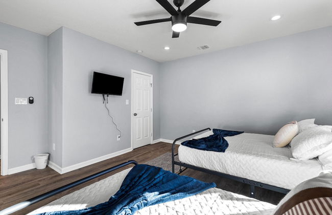 Inviting 4BR 2 5BA Downtown Home With Ample Space - Foto 22