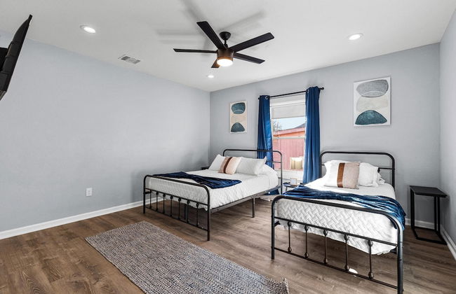 Inviting 4BR 2 5BA Downtown Home With Ample Space - Foto 21