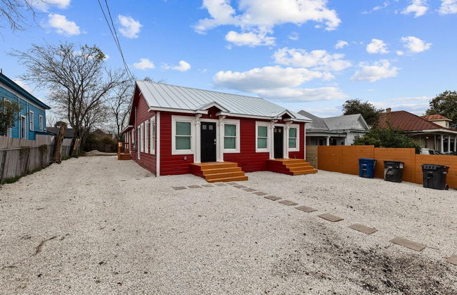 Inviting 4BR 2 5BA Downtown Home With Ample Space - Foto 2