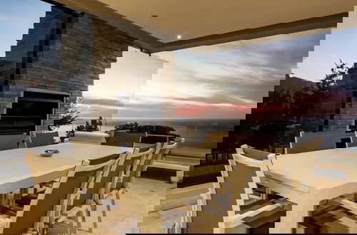 Foto 8 - Spectacular Holiday Villa w Private Pool Gym Prima Views