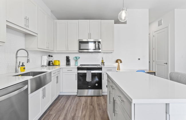 Chic West Downtown Studio w Washer Dryer - Foto 2