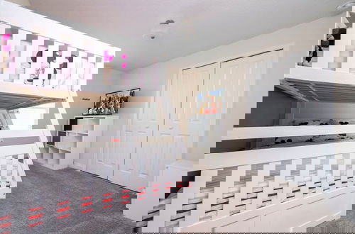 Foto 46 - Cozy Getaways - Spacious Ideal Location