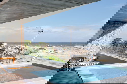 Foto 32 - Modern Seaside Apartment w Incredible Views Lillamton