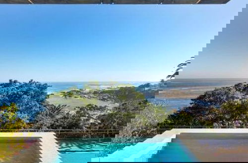 Foto 4 - Modern Seaside Apartment w Incredible Views Lillamton