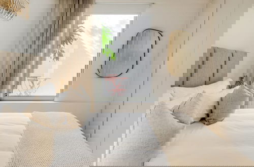Foto 42 - Modern Seaside Apartment w Incredible Views Lillamton