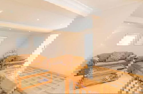 Foto 45 - Lovely Holiday Home w Private Courtyard Six Selbourne
