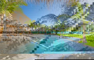 Photo 3 - Luxury Villa With Heated Pool Jacuzzi Full Staff