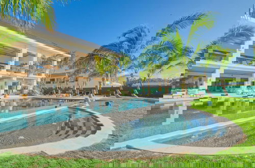 Photo 2 - Luxury Villa With Heated Pool Jacuzzi Full Staff
