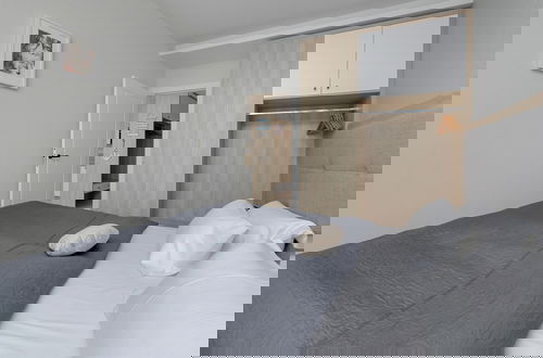 Foto 5 - Coast Apartment With Balcony by Renters