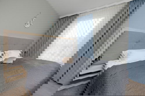 Foto 2 - Coast Apartment With Balcony by Renters