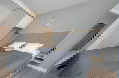 Foto 4 - Coast Apartment With Balcony by Renters