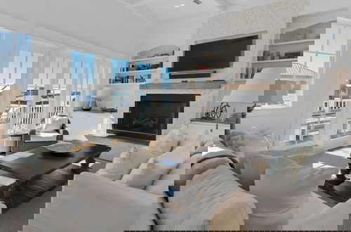 Foto 26 - Stunning Luxury Beach Home: Gulf Views, Large Private Pool, Free Beach Setup!