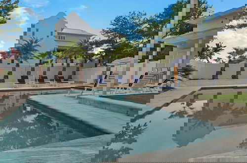 Foto 47 - Stunning Luxury Beach Home: Gulf Views, Large Private Pool, Free Beach Setup!