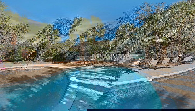 Foto 1 - Coastal Cottage With Backyard Secret Garden - 2 Pools, Tennis, Sleeps 7