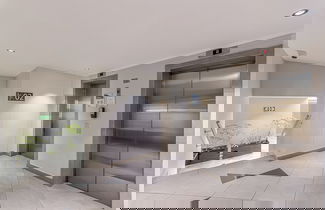 Photo 2 - KMG Apartments at The Apex on Smuts