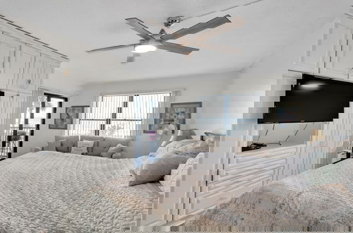 Foto 7 - Magnificent Gulf Front Condo Located Directly On The Ocean! 2 Bedroom Condo by Redawning