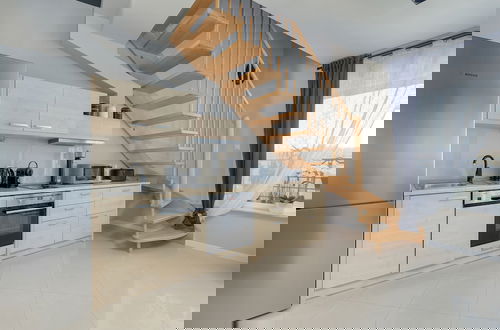 Foto 8 - Two-level Apartment by Renters