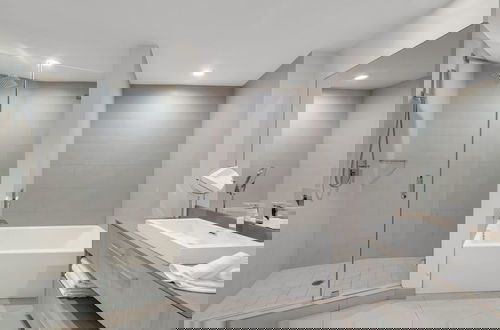Photo 35 - Luxury Penthouse! 4 BDR With Resort Amenities