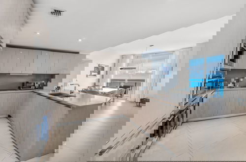Photo 22 - Luxury Penthouse! 4 BDR With Resort Amenities
