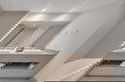 Photo 33 - Luxury Penthouse! 4 BDR With Resort Amenities